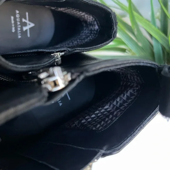 - AQUATALIA Nadie Black leather Waterproof booties size7.5 like New